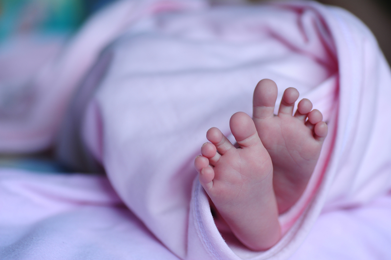 baby-feet-of-a-newborn_800